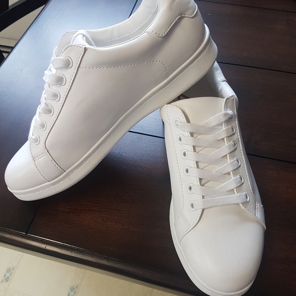 Sam Edelman Shoes - Sam Edelman White Sneakers. Women size 8.5